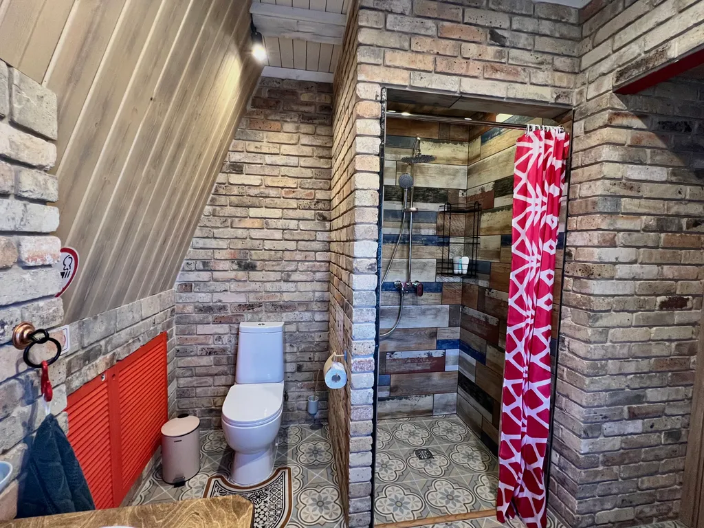 Уютный A-Frame в лесном массиве на берегу реки