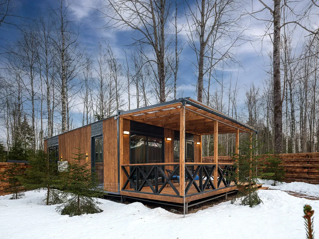 Семейный коттедж с баней и чаном в Шишкин Плейс в хвойном лесу