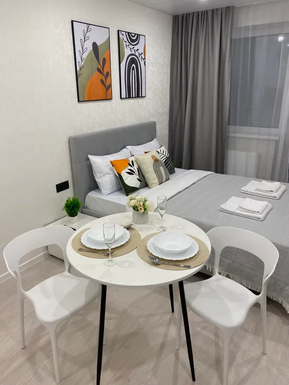 Прекрасная студия с видом на пруд