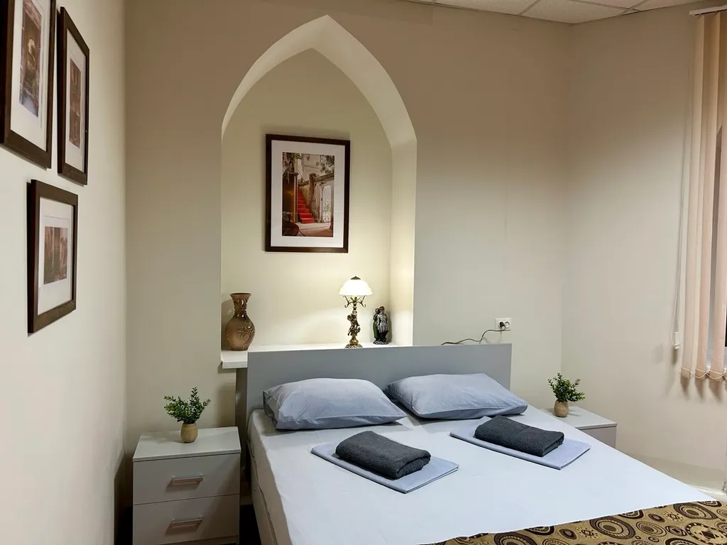 Квартира Уютный трехместный номер с двуспальной кроватью — аренда посуточно в Минеральные Воды