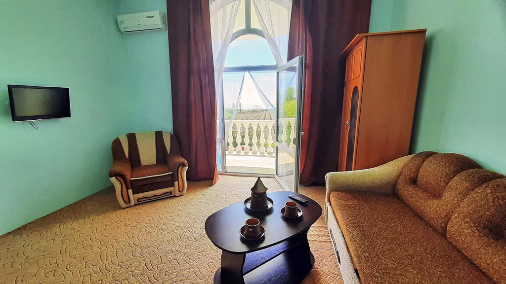 Квартира Двухкомнатный номер люкс с балконом с трехразовым питанием — аренда посуточно в Приветное