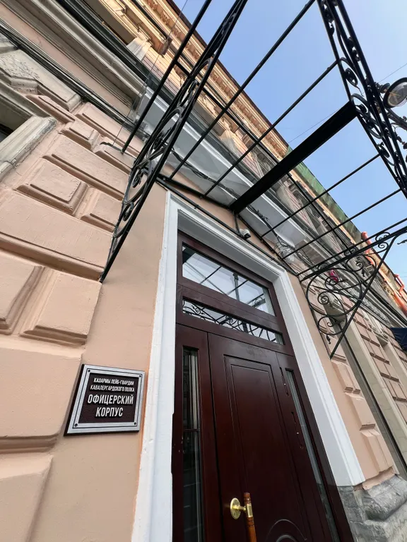 Квартира с видом на город, Неву и камином
