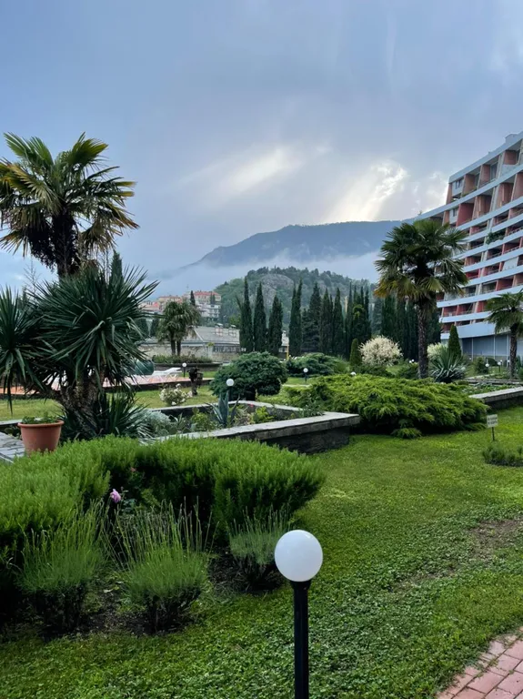 Двухуровневая лофт квартира с выходом в сад