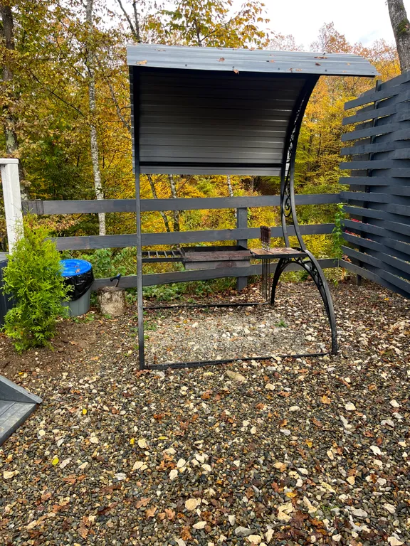 Уютный домик на опушке леса