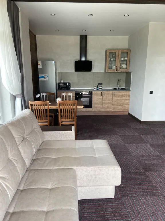 Апартамент на горнолыжном курорте Солнечная Долина с видом на озеро