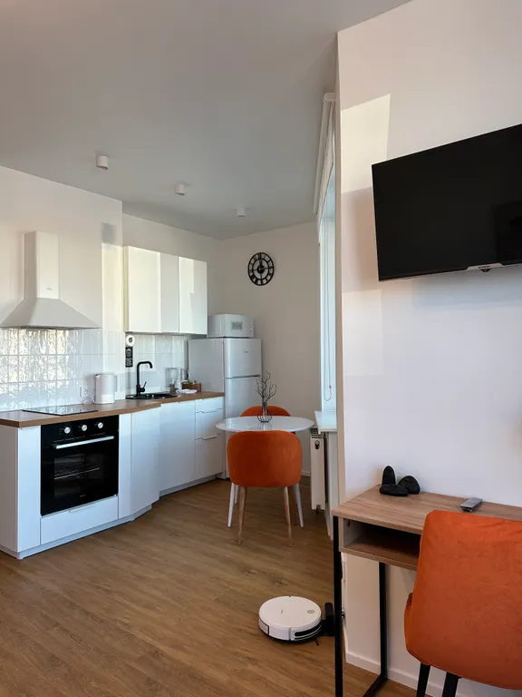 Светлая студия с панорамой центра