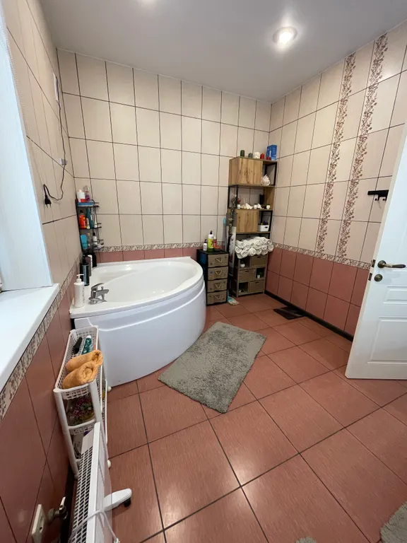 Уютный дом с бассейном и садом с видом на горы и море