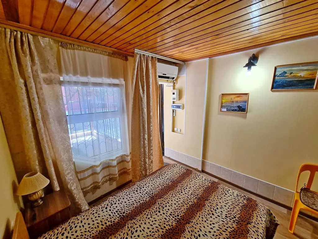 Квартира Номера на Пляже, квартира - студия  кухней 147/1, до берега 40 метров — Ейск