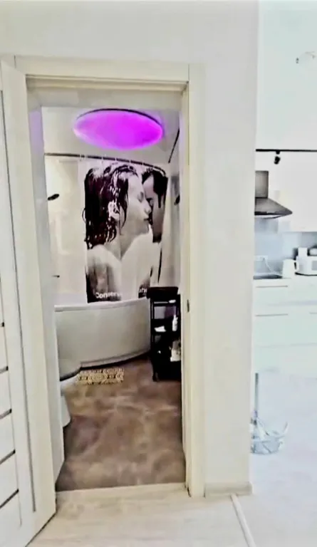 Уютная квартира с панорамными окнами и джакузи