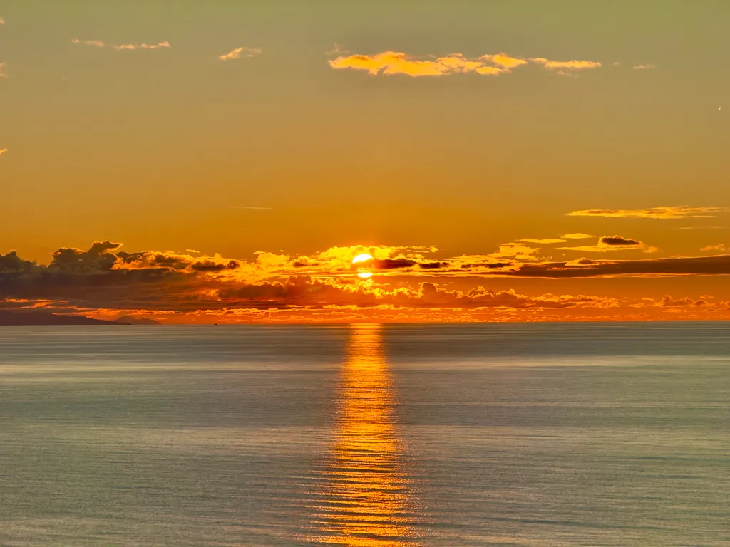 Солнечная студия на берегу моря