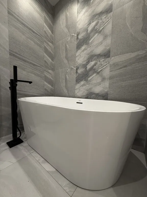 Современный апартамент в тихом районе