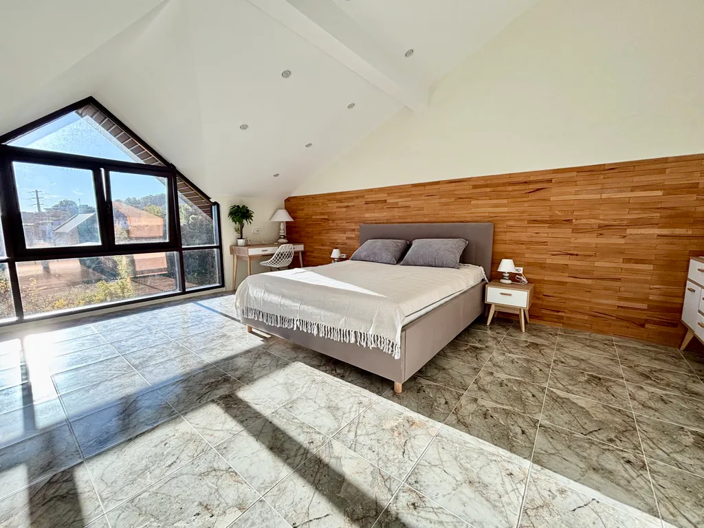 Кругозор туан-хаус с видом на реку