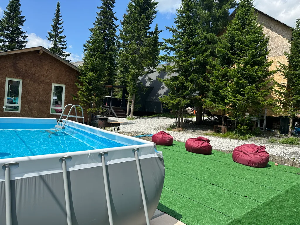 Уютный дом с красивым видом на зелёную гору