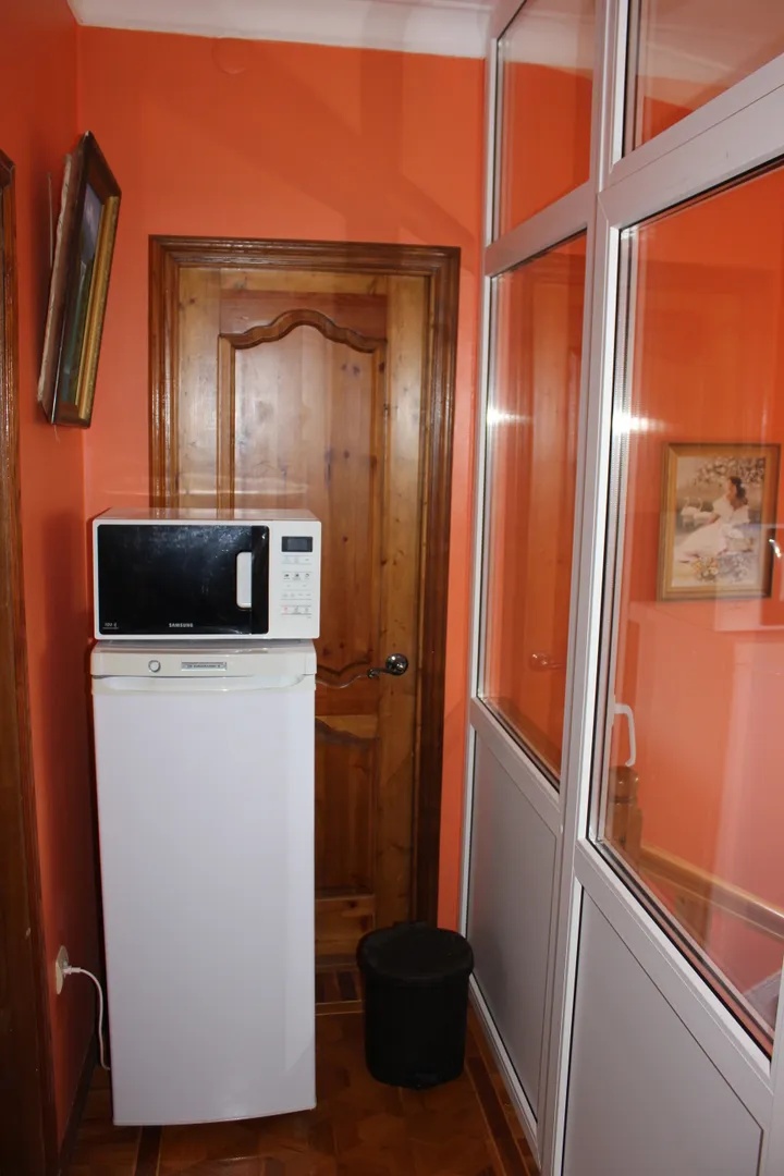 Холодильник и микроволновка