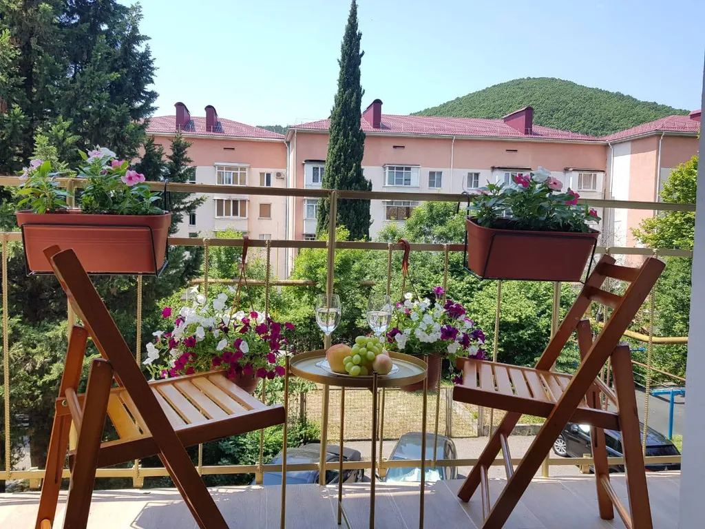 Дизайнерская 2-к квартира с французским балкончиком