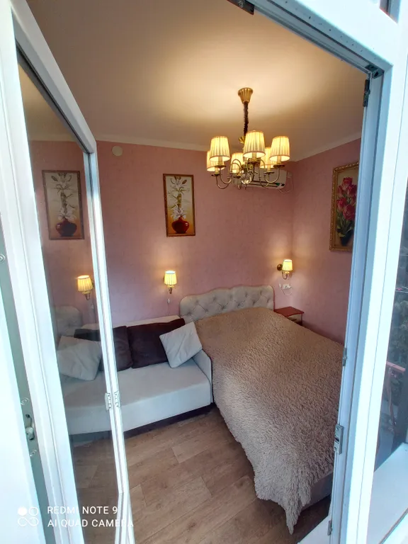 Комфортная квартира-студия с балкончиком в центре Алупки у дворца