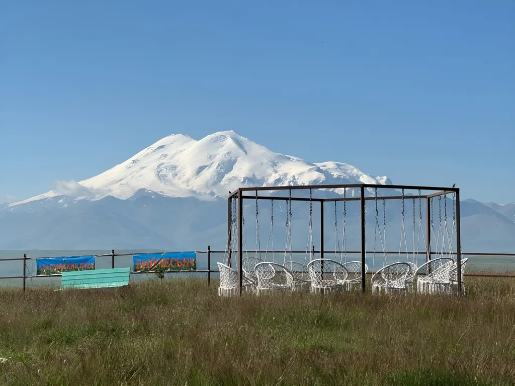 Уютные коттеджи с видом на Эльбрус