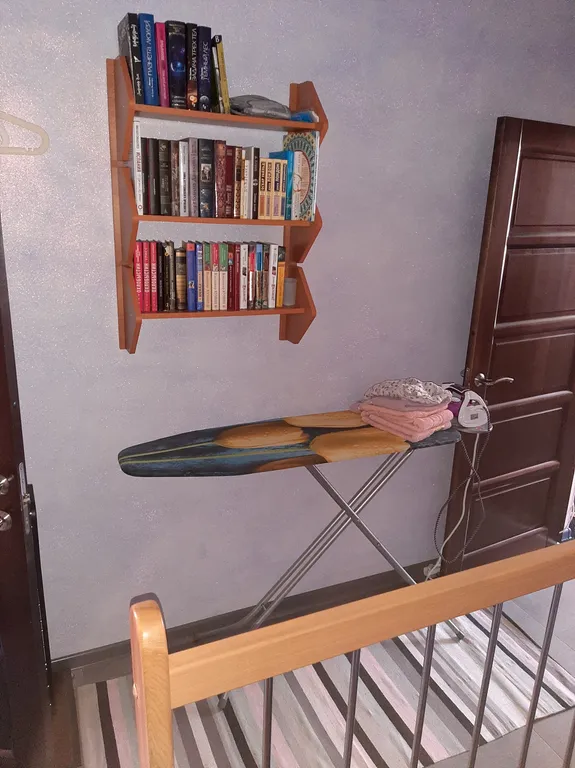 Уютная комната в трёхэтажной квартире в западной части города