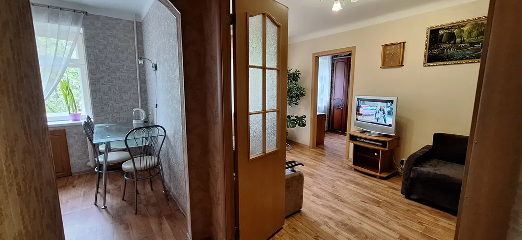 Чистая и уютная 2-комнатная квартира недалеко от ЖД вокзала