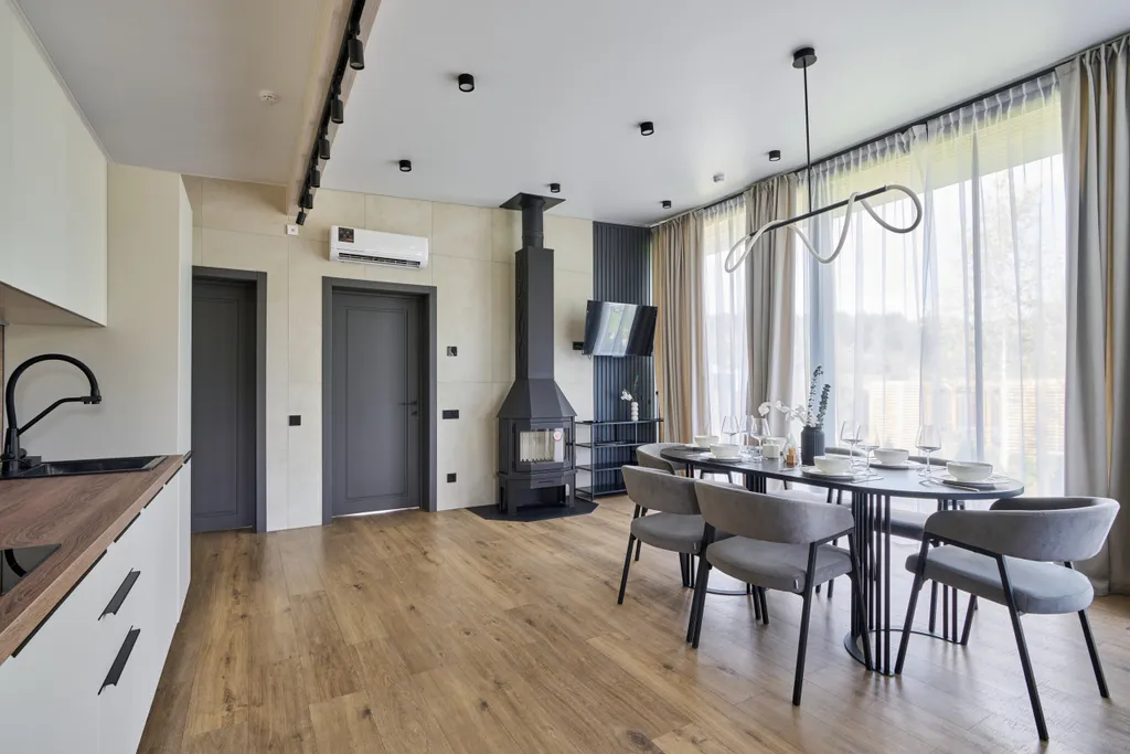 Большой панорамный дом с камином и сауной