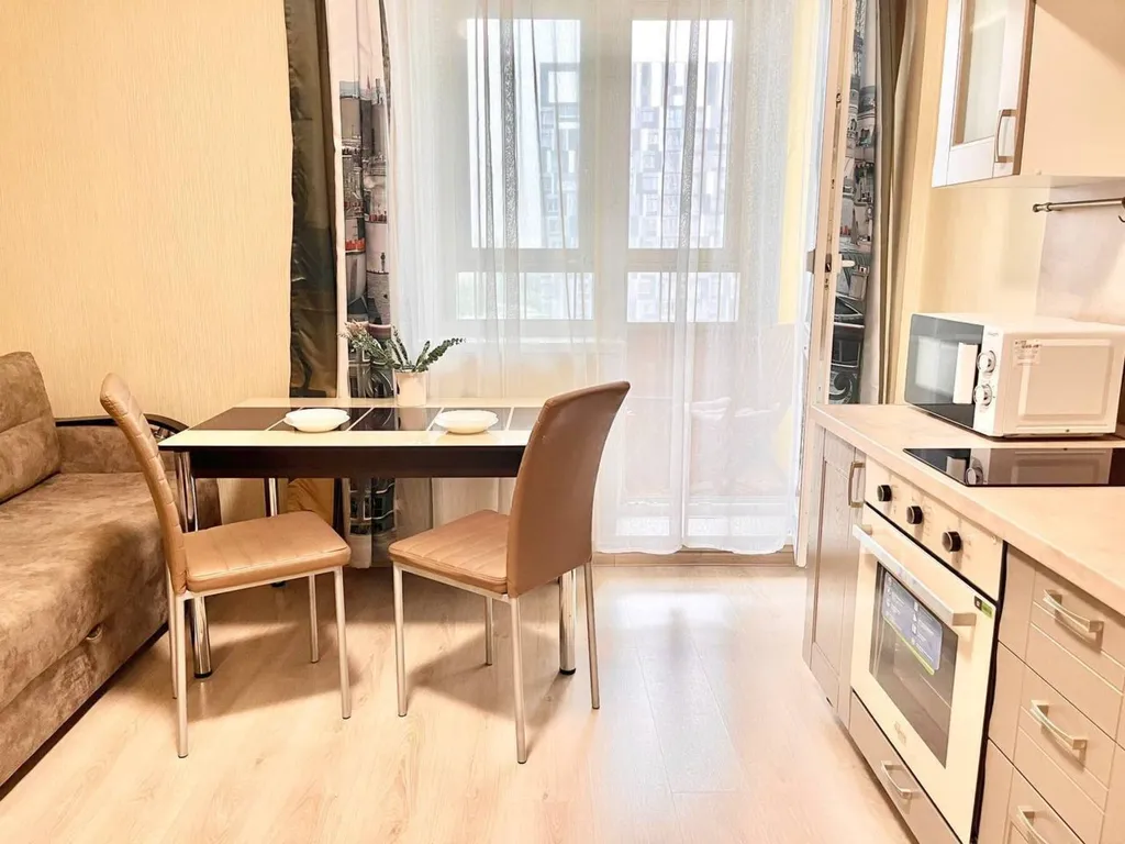 Евродвушка Апарт Гулливер с лоджией в центре