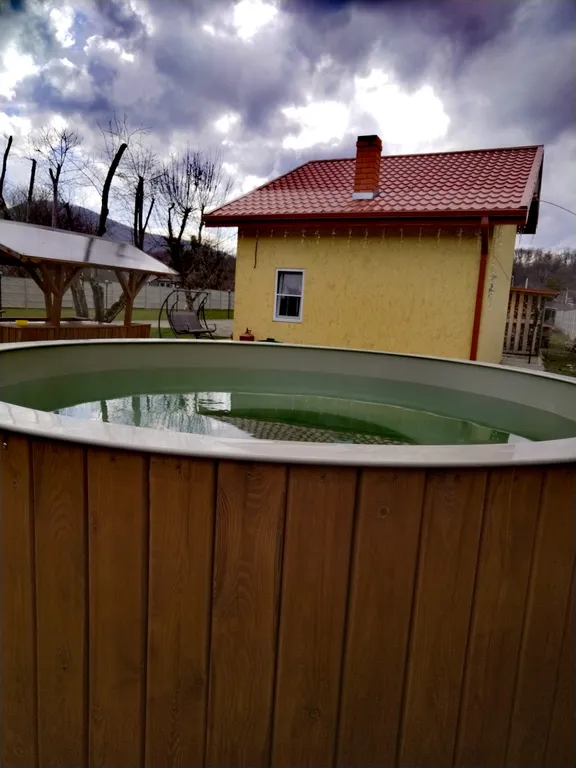 Домик с камином в горах