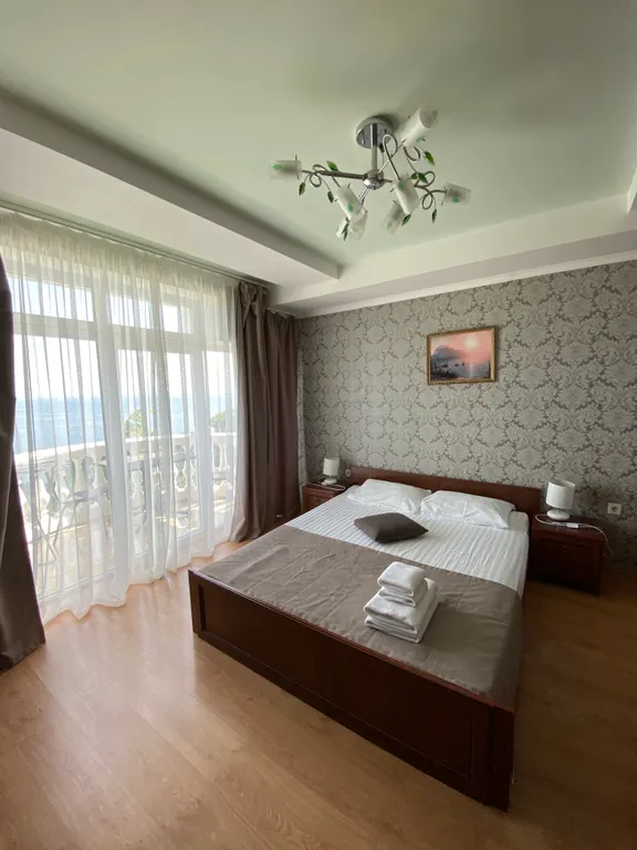 Квартира Семейный двухкомнатный номер — аренда посуточно в Алупка