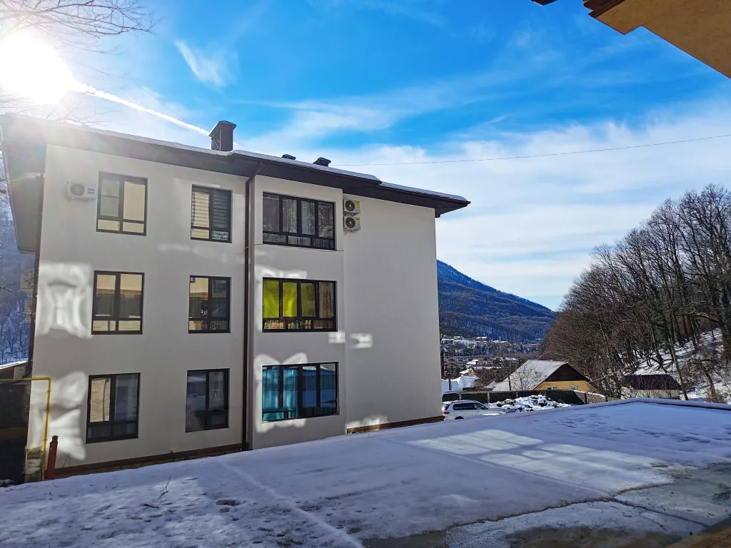 Дизайнерский двухуровневый апартамент с панорамным окном