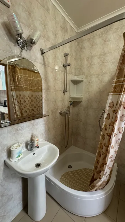 Комфортный дом и двор целиком под ключ без хозяина у моря Комильфо