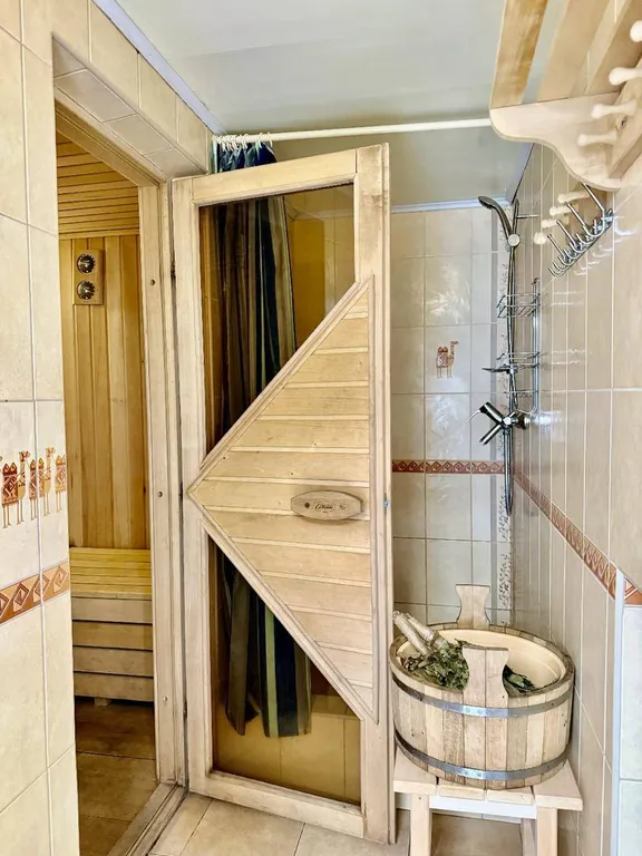 Дом с террасами и видом на море, рядом с центром