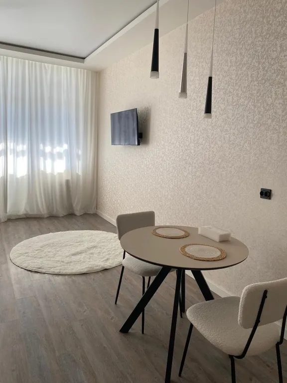 Современная квартира с кондиционером, с красивым видом на горы