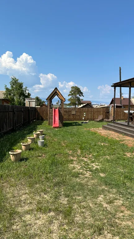 Благоустроенный дом на индивидуальной территории с видом на Байкал