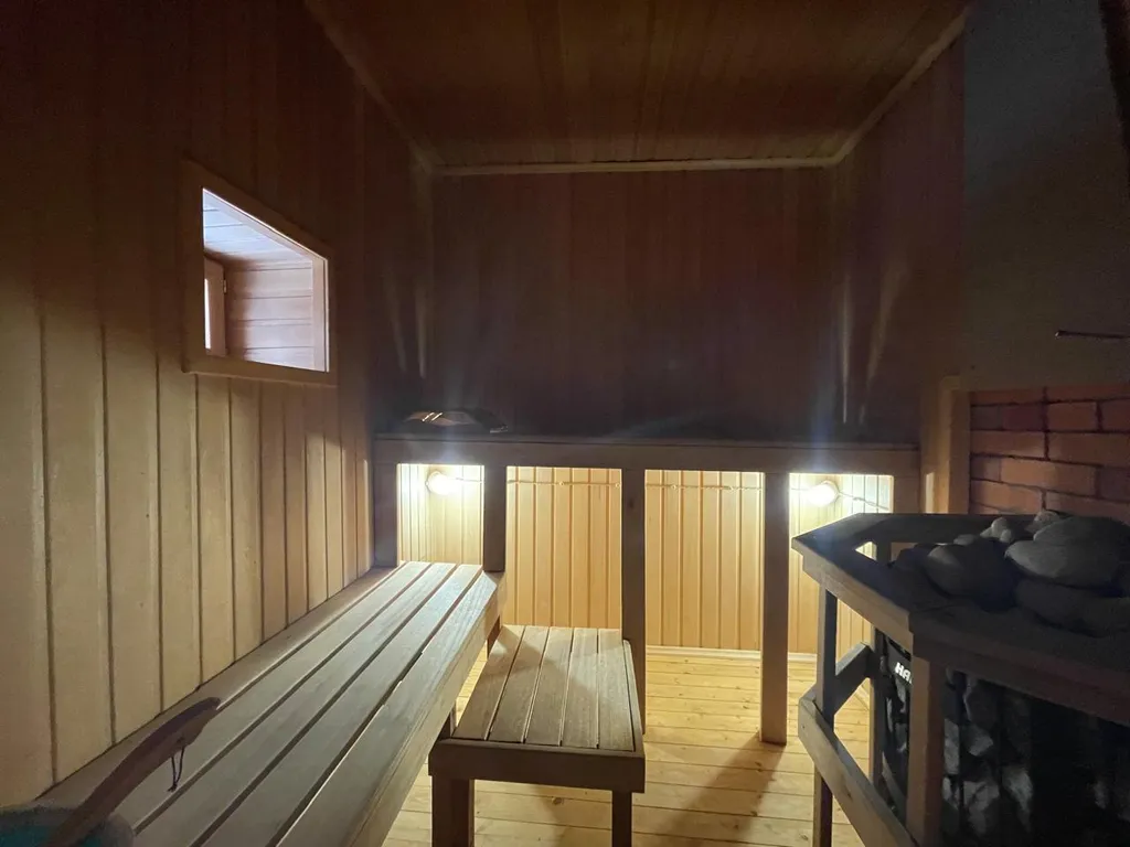 Коттедж Уютный дом с камином и сауной у озера — Ларионово