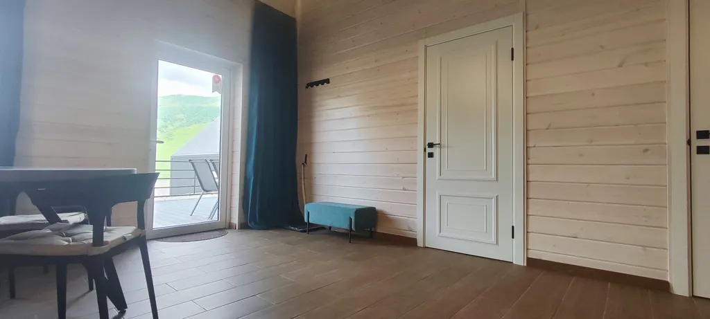 Коттедж с видом на горы и террасой