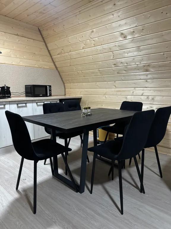 А-фрейм с видом на горы и лес