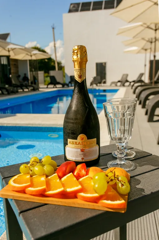 Коттедж с теплым бассейном и банным комплексом, недалеко от моря