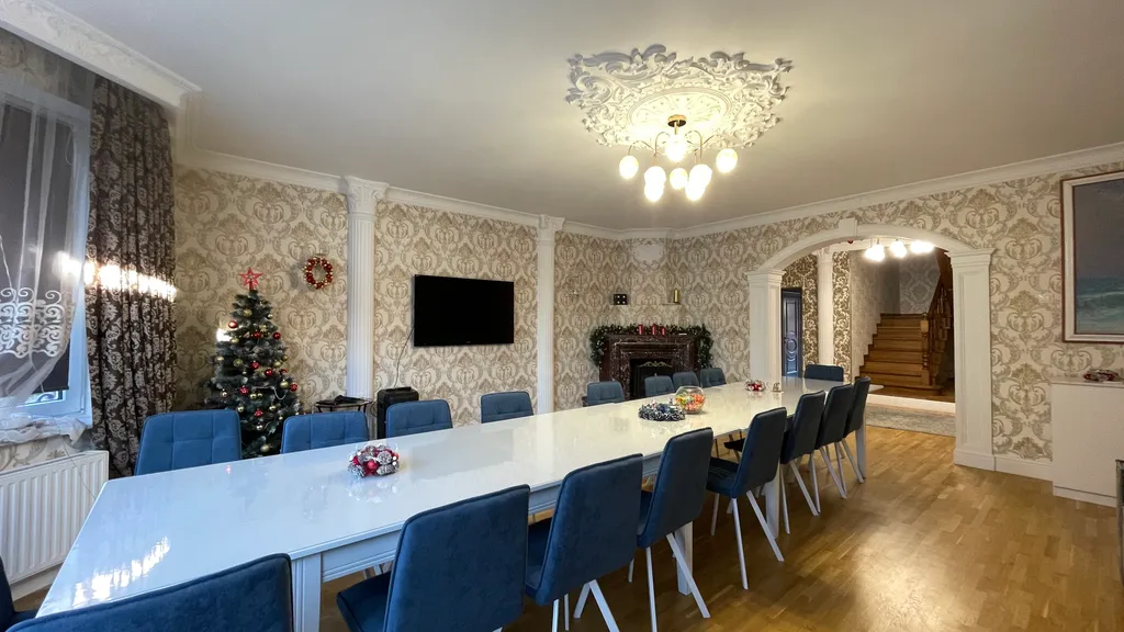 6-комнатный Дом