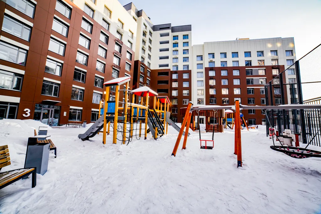 Рядом с Хан шатыр. Центр города Астана