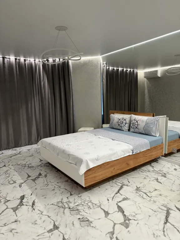 Зеркальные апартаменты