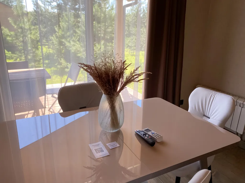 Просторный двухкомнатный коттедж 75 метров в лесу у пруда