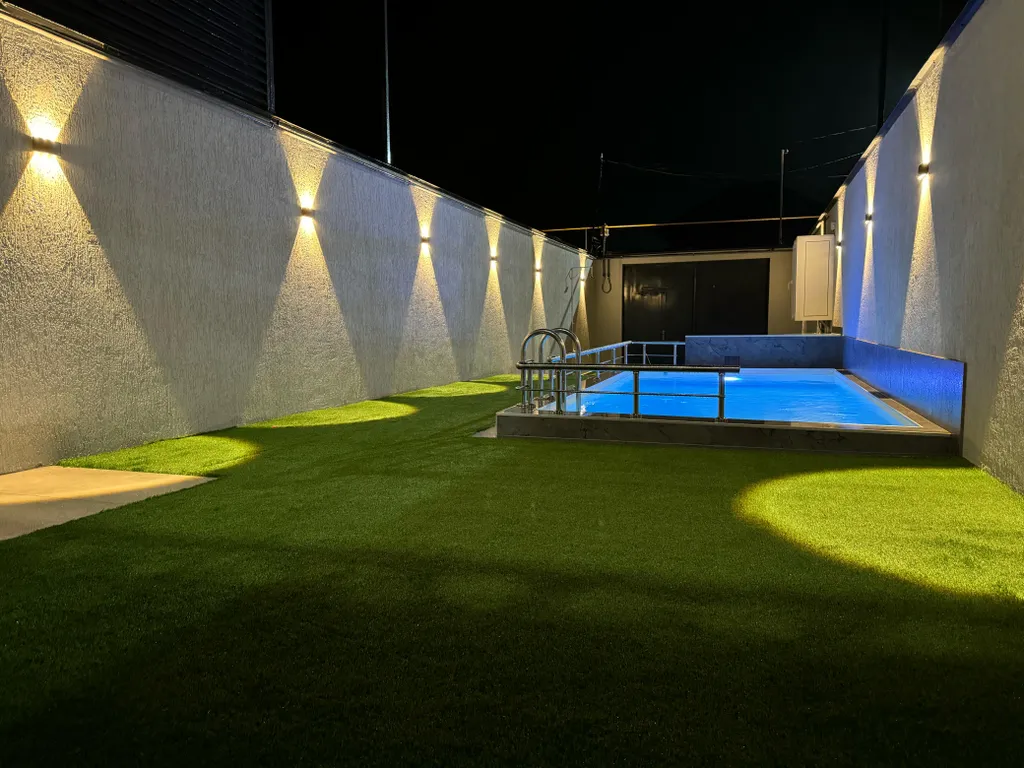 Шикарный дом с бассейном на берегу