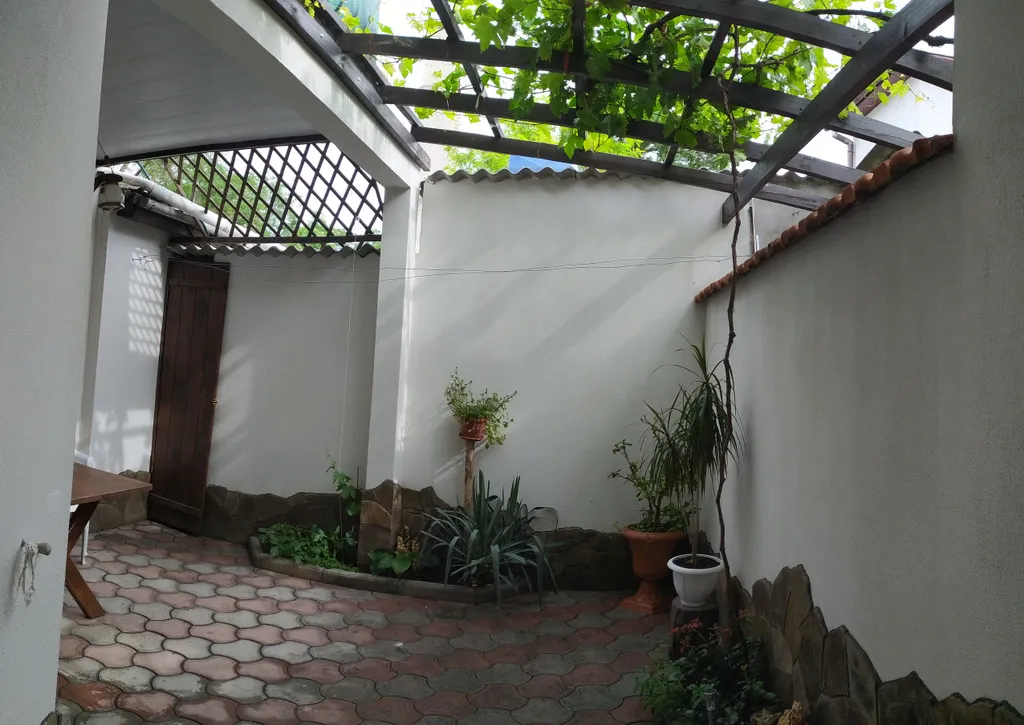 Коттедж Уютный двухэтажный коттедж с двориком — Евпатория