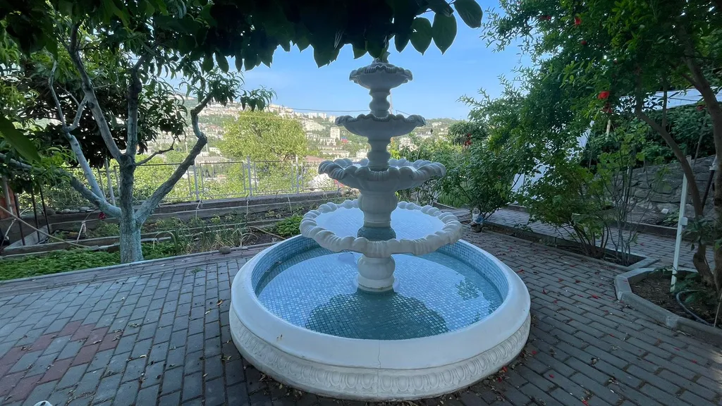 Квартира в гoстевом дoмике в цeнтре с видом на горы