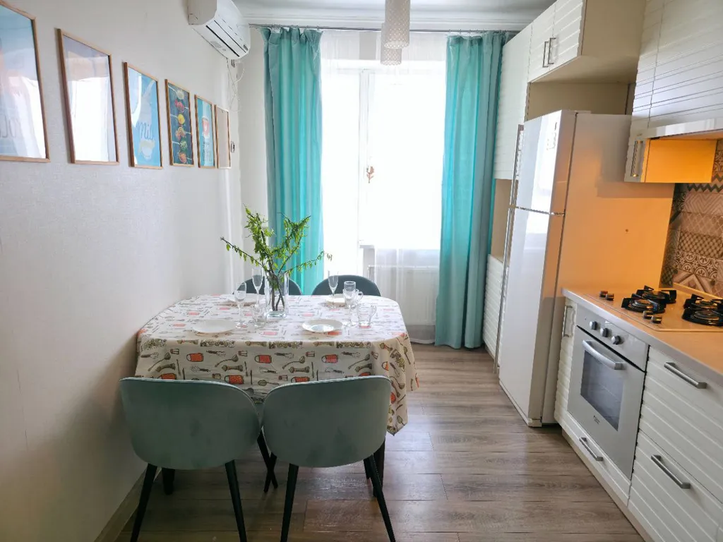 Стильная семейная квартира (Уютный Дом)