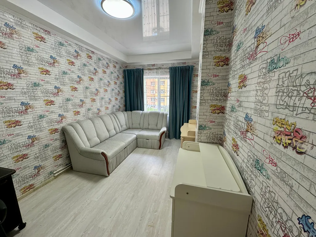 Трехкомнатная квартира возле ТЦ Европа