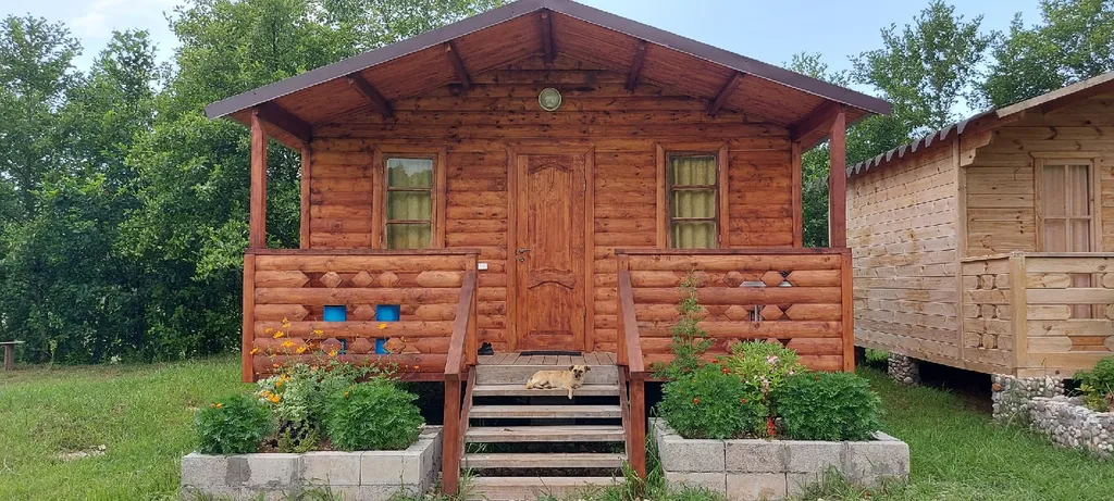 Дом в деревне на берегу реки для спокойного отдыха