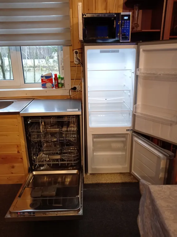 Тихий дом на берегу пруда