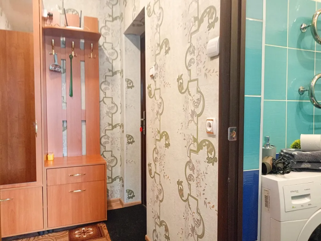 Двуспальная кровать + диван, центр. Отчетные документы,интернет