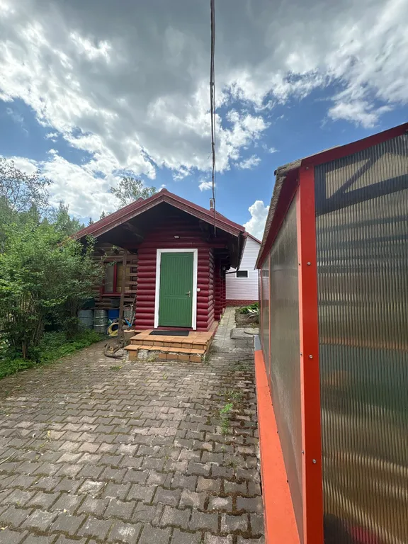 Уютный жилой зимний дом в сказочно живописном месте