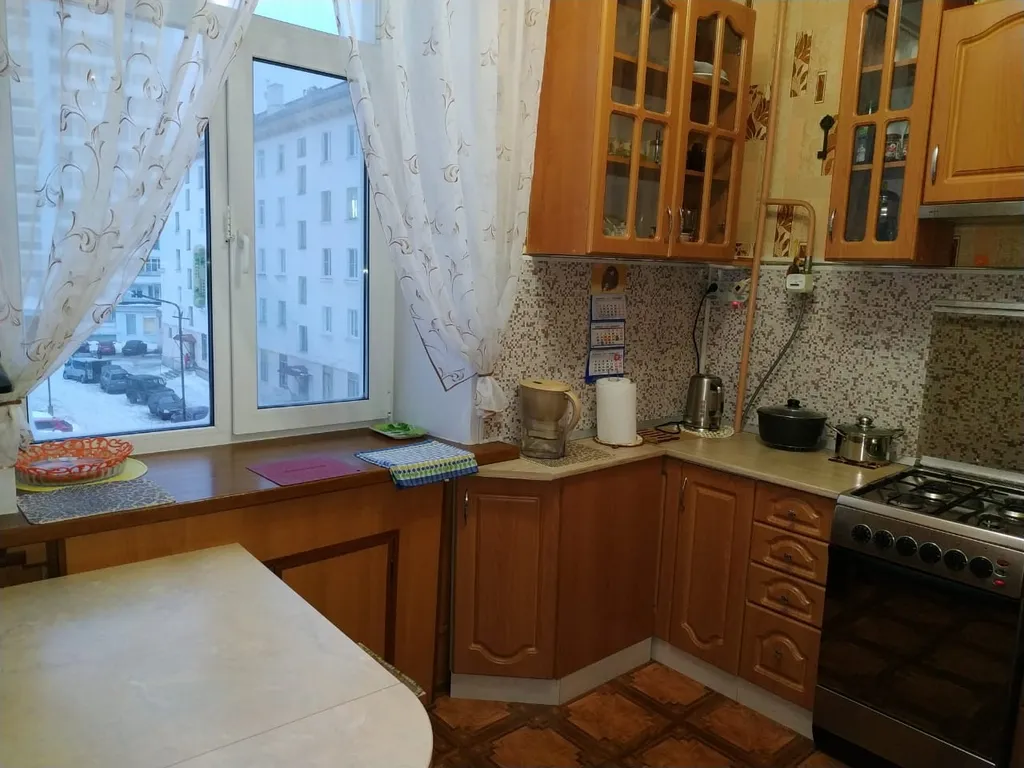 Двушка-сталинка возле морвокзала Североморска